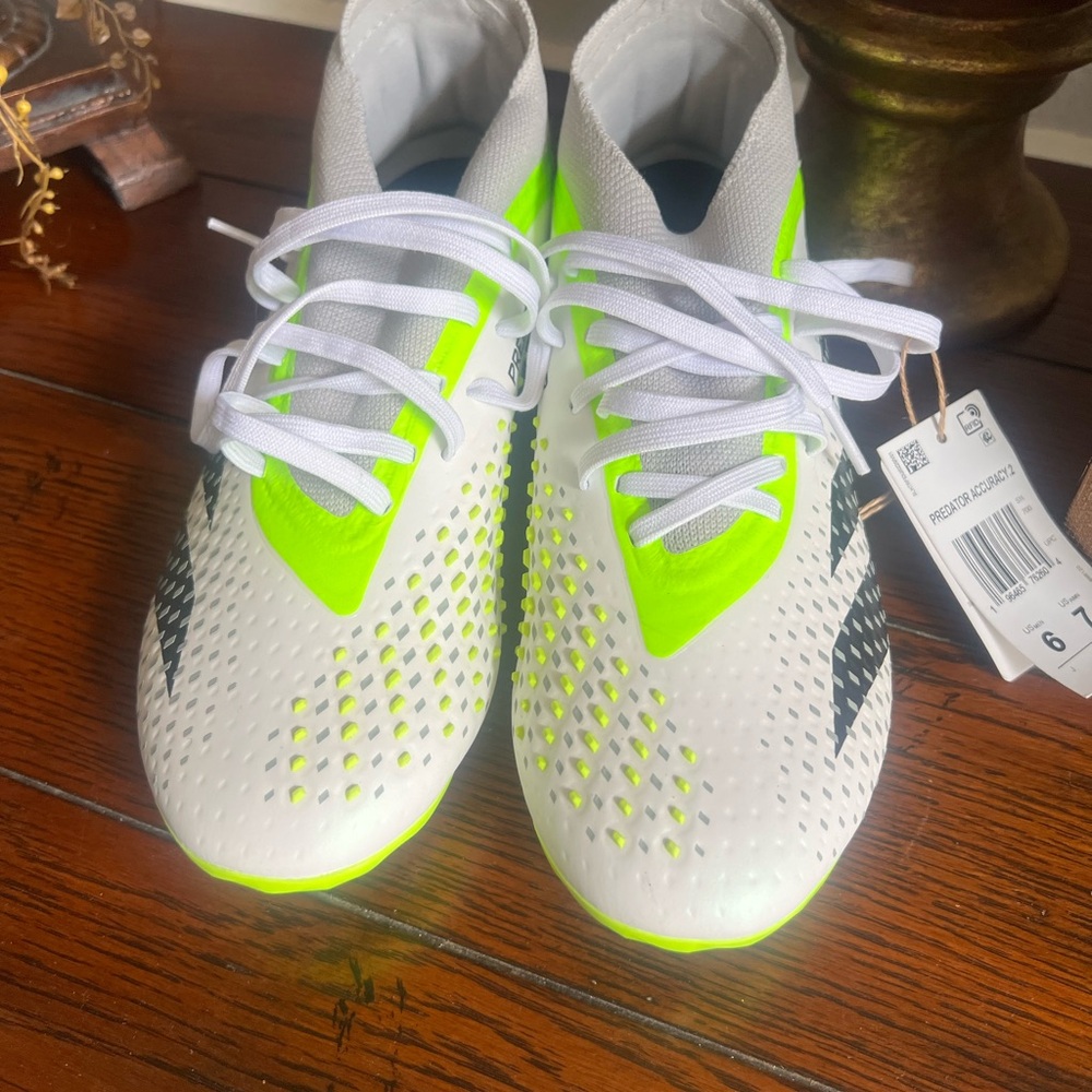adidas soccer Predator Accuracy.2 FG Cleat US mend size 6 US Womens size 7